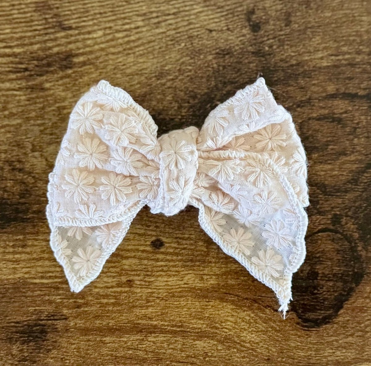 Ivory Daisy Sailor Bow - EmZo BowsSailor bow