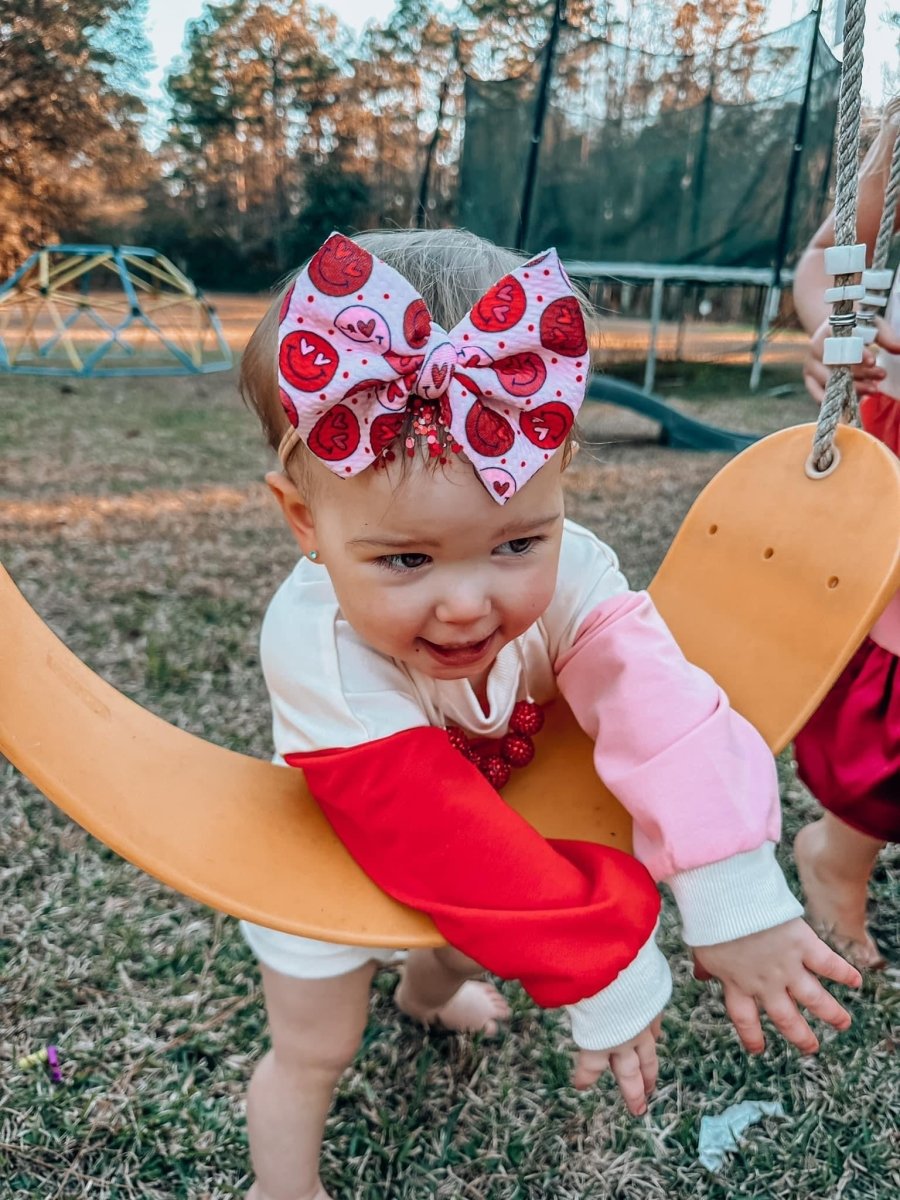 Heart Eyes Bow - EmZo Bowsbow