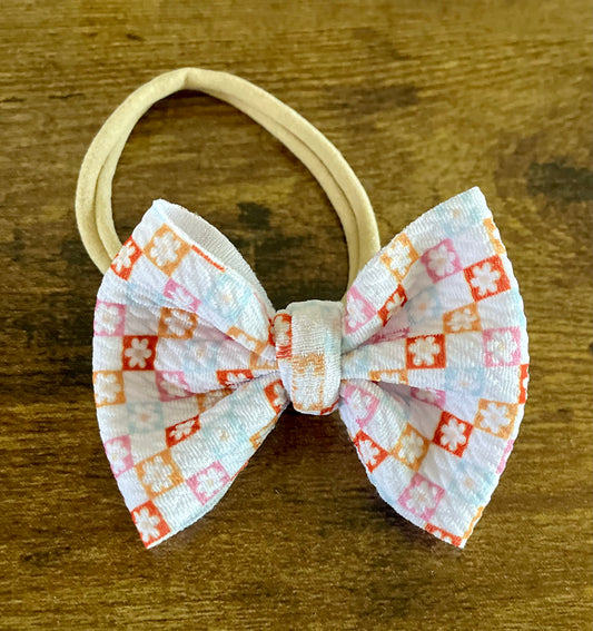 Groovy Daisy Newborn Bow